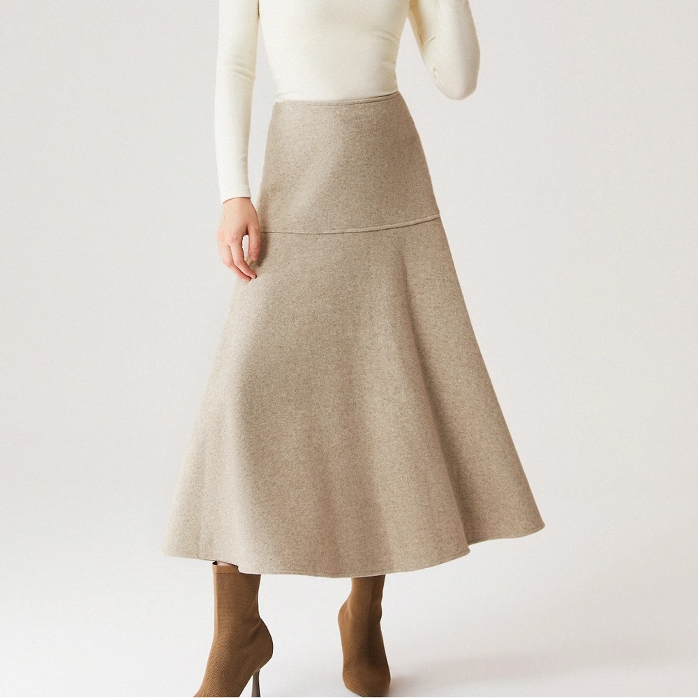 NWT $75 FuzzLuxe
Cashmere-like Flared Maxi Skirt Sz M